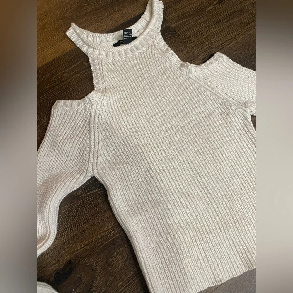 White knit cold-shoulder sweater - Picture 3 of 5